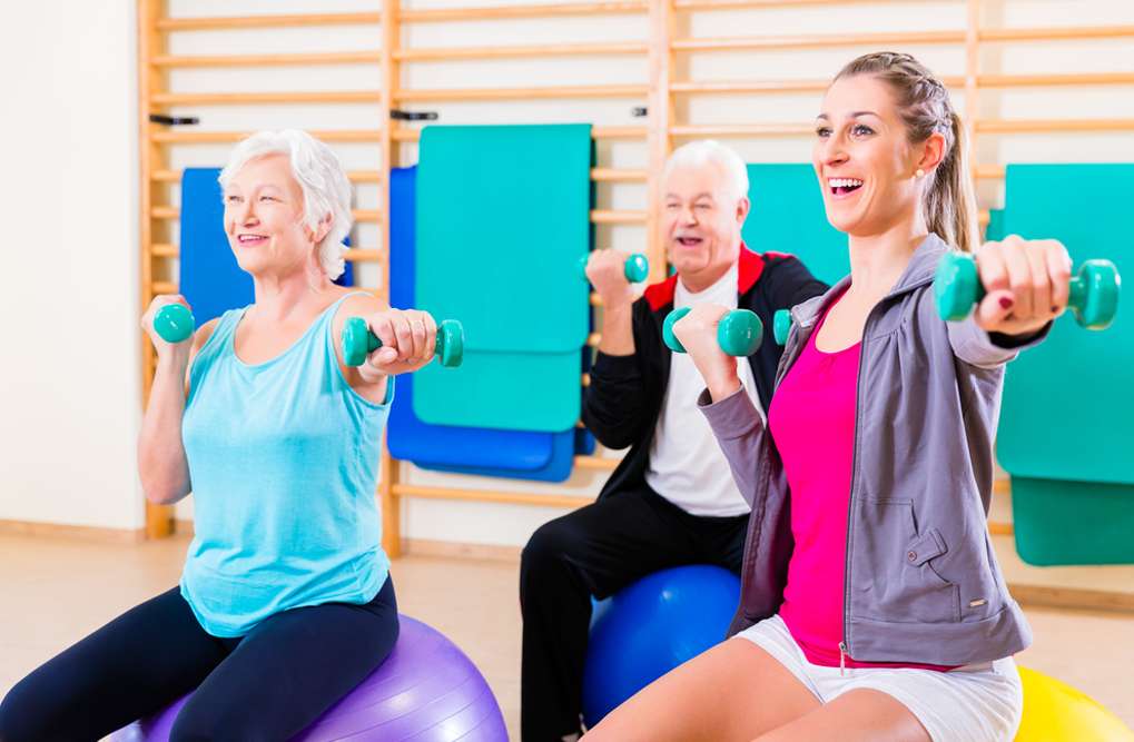 5 práticas indicadas por fisioterapeutas para envelhecer com saúde